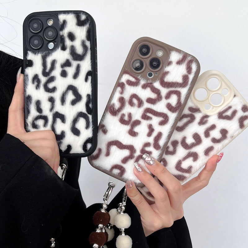 1 Leopard Printed Plush Phone Case